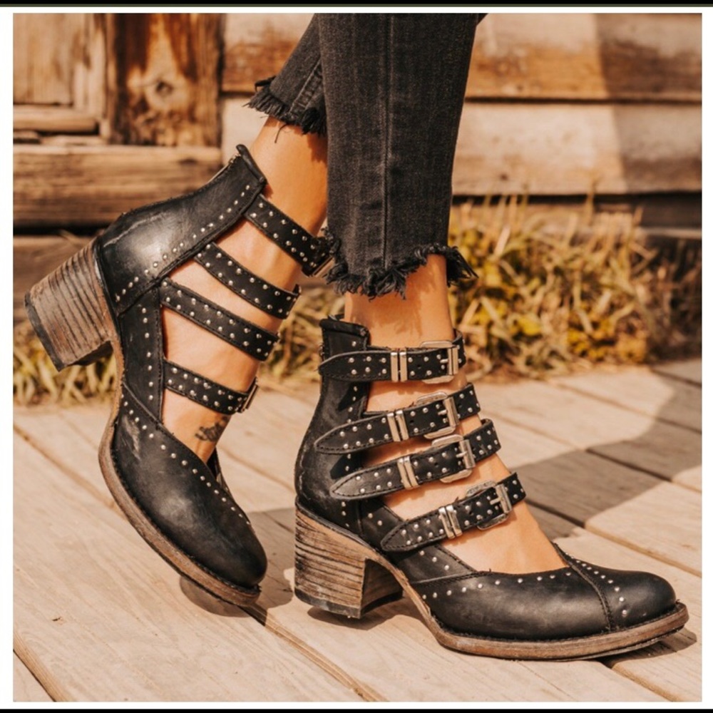 Felicity black leather boots size 8